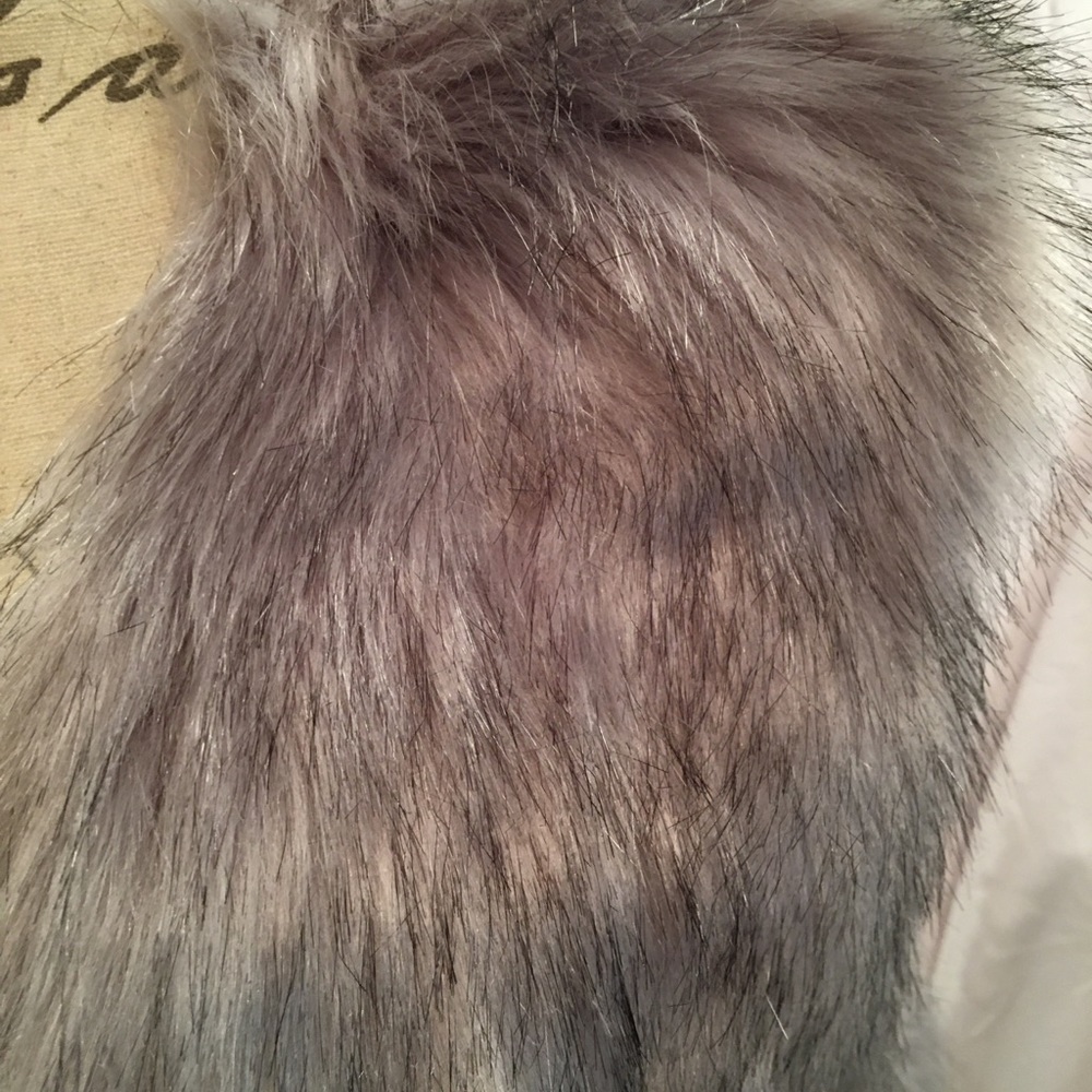 Silver/Gray Faux Fur Vest - Picture 7 of 7